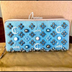 ♥️🍰🥂Christian Louboutin large zippy wallet🥂🍰♥️